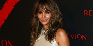 Голлівудська зірка Холлі Беррі більше не братиме участь у новому правовому серіалі Hulu "Усе чесно", створеному Райаном Мерфі та Кім Кардаш'ян Голлівудська зірка Холлі Беррі більше не братиме участь у новому правовому серіалі Hulu "Усе чесно", створеному Райаном Мерфі та Кім Кардаш'ян