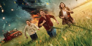 Режисер "Twisters" переосмислює романтичні кліше 90-х та пояснює, чому було вирізано сцену поцілунку з фіналу стрічки Режисер "Twisters" переосмислює романтичні кліше 90-х та пояснює, чому було вирізано сцену поцілунку з фіналу стрічки