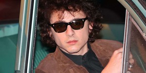 Тімоті Шаламе у ролі Боба Ділана в першому трейлері музичного байопіку "A Complete Unknown" Тімоті Шаламе у ролі Боба Ділана в першому трейлері музичного байопіку "A Complete Unknown"