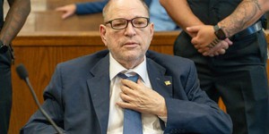 Гарві Вайнштейн бореться за життя після екстреної операції на серці Гарві Вайнштейн бореться за життя після екстреної операції на серці