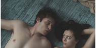 Емоції без обмежень: Перші кадри романтичної комедії "Turn Me On" з Ніком Робінсоном та Бел Повлі