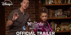 Селена Гомес і Девід Генрі об’єднуються у новому трейлері для продовження історії "Чаклунів з Вейверлі Плейс" Селена Гомес і Девід Генрі об’єднуються у новому трейлері для продовження історії "Чаклунів з Вейверлі Плейс"