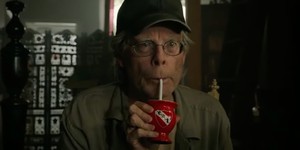 Стівен Кінг назвав новий трилер "The Rule of Jenny Pen" одним із найкращих фільмів року Стівен Кінг назвав новий трилер "The Rule of Jenny Pen" одним із найкращих фільмів року