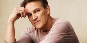 Зірка серіалу "Справжня кров" Стівен Мойєр зіграє головну роль у кримінальній драмі "Art Detectives" для Acorn TV Зірка серіалу "Справжня кров" Стівен Мойєр зіграє головну роль у кримінальній драмі "Art Detectives" для Acorn TV