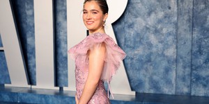 Хейлі Лу Річардсон приєднується до Емілії Кларк у шпигунському трилері "PONIES" Хейлі Лу Річардсон приєднується до Емілії Кларк у шпигунському трилері "PONIES"