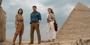 Джон Красінскі та Наталі Портман вирушають на пошуки безсмертя: перший трейлер пригодницького фільму Гая Річі "Джерело молодості" Джон Красінскі та Наталі Портман вирушають на пошуки безсмертя: перший трейлер пригодницького фільму Гая Річі "Джерело молодості"