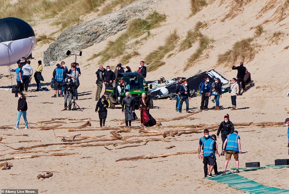 Появились первые фото со съемок сериала «Дом дракона»