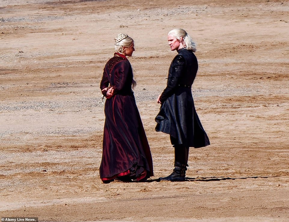 Появились первые фото со съемок сериала «Дом дракона»