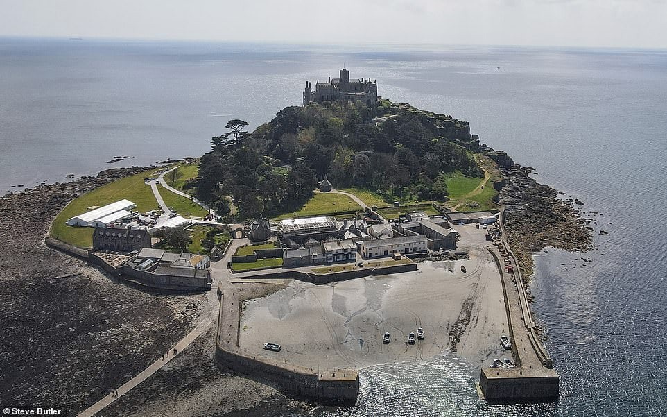 Появились первые фото со съемок сериала «Дом дракона»