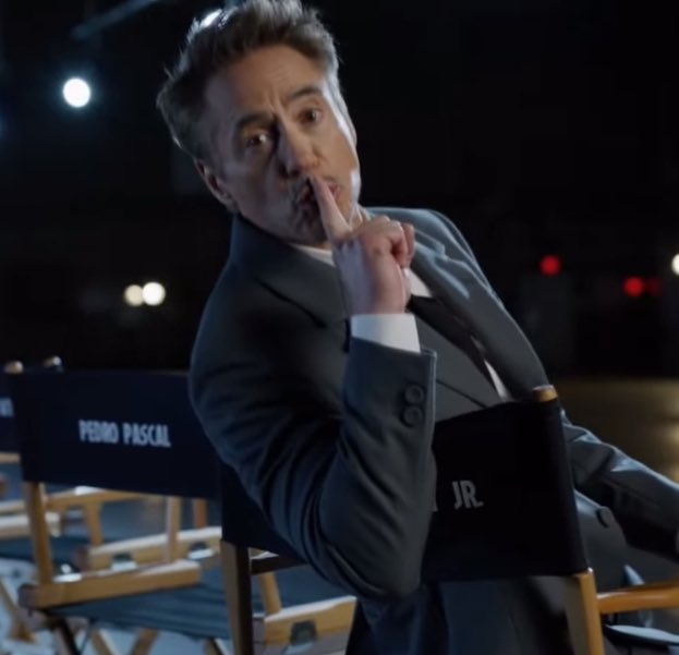 Таємний знак? Жест Роберта Дауні молодшого натякає на повернення Багряної Відьми в "Месники: Судний день"