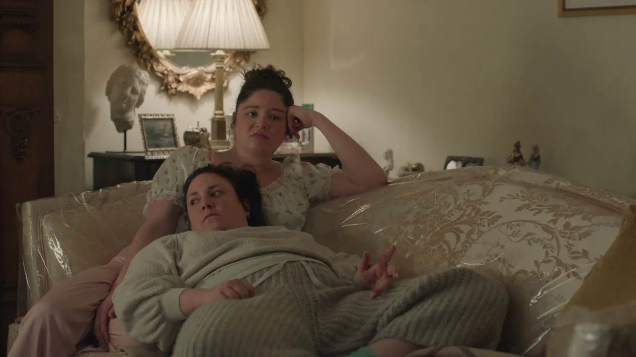  Netflix розкрив дату прем’єри та перші кадри довгоочікуваного комедійного серіалу "Забагато"